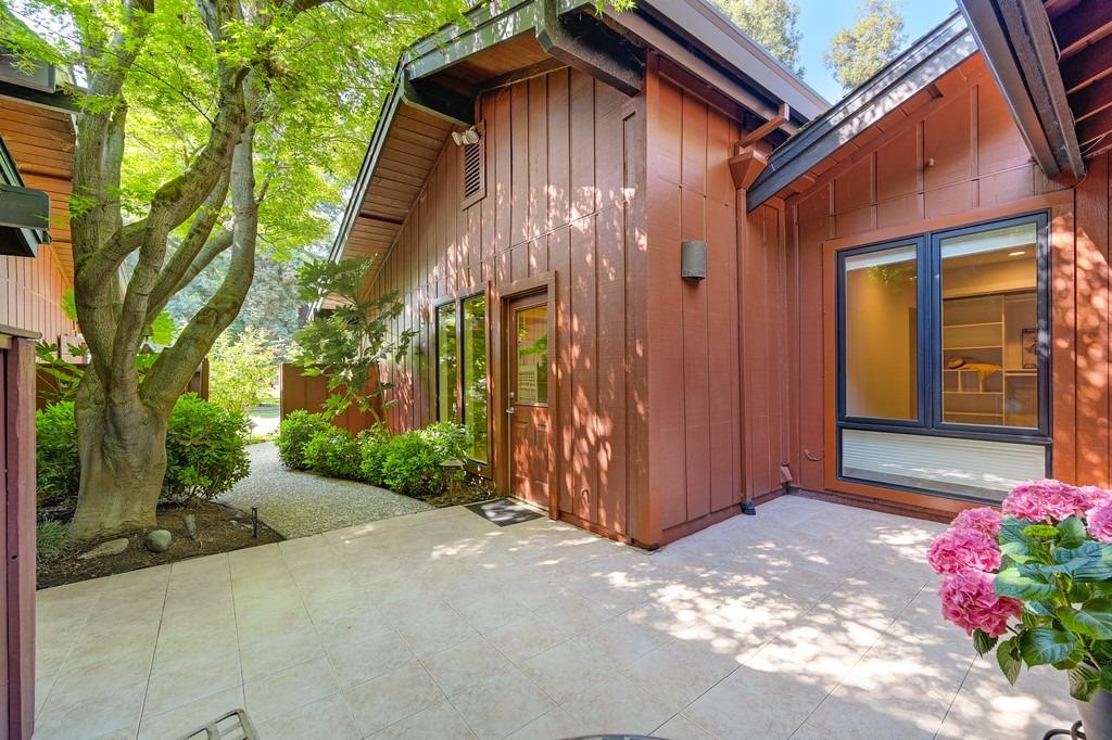 Garden Court, El Macero, California image 3