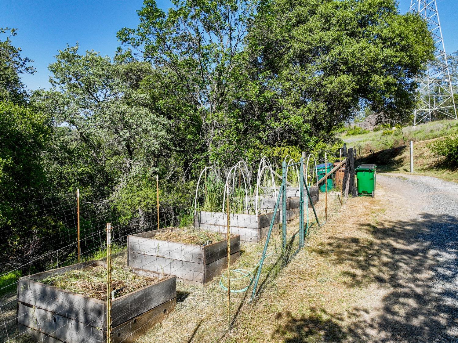 Tom Ray Dr, Grass Valley, California image 32