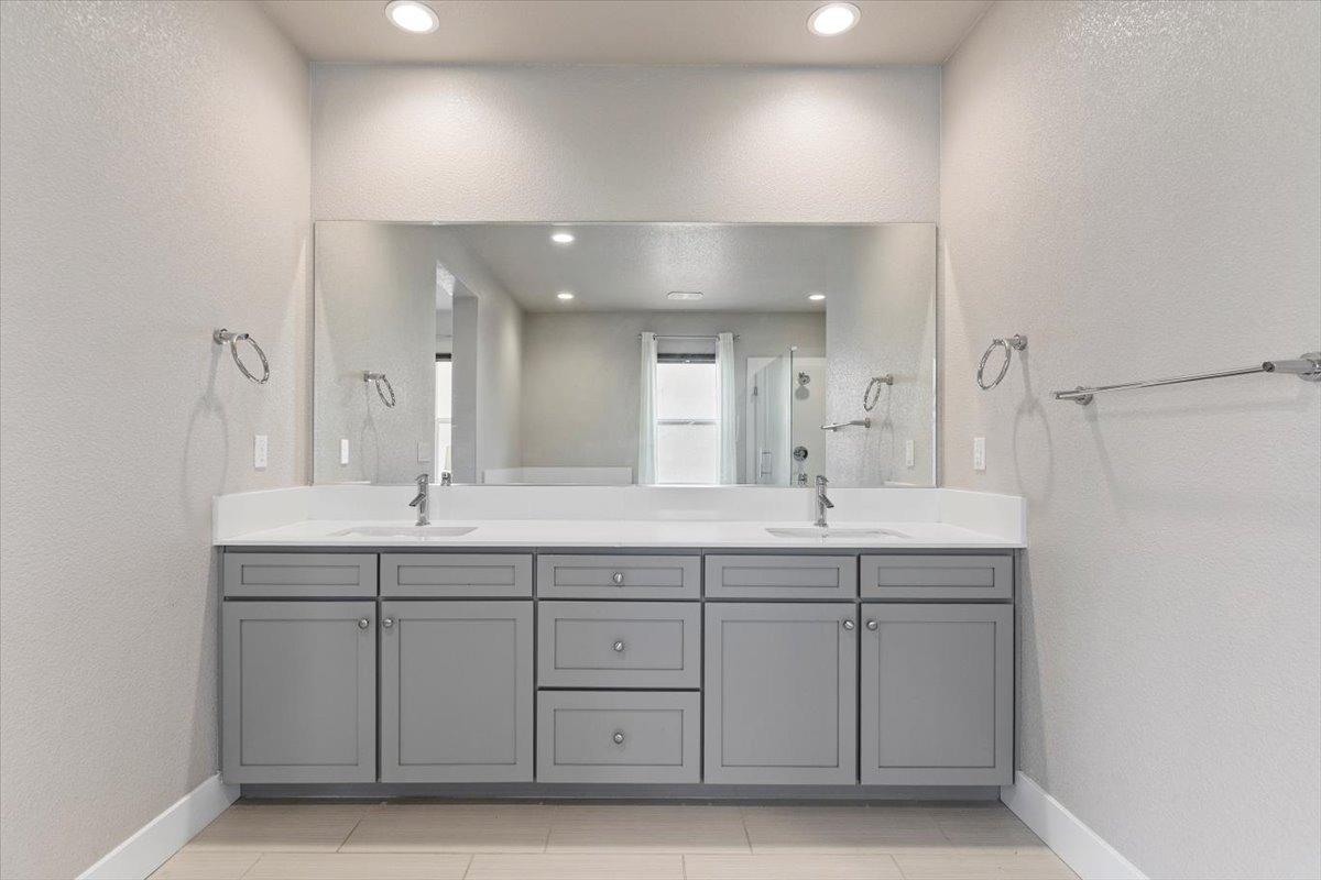 Detail Gallery Image 30 of 70 For 18466 Lewiston Dr, Lathrop,  CA 95330 - 5 Beds | 3/1 Baths