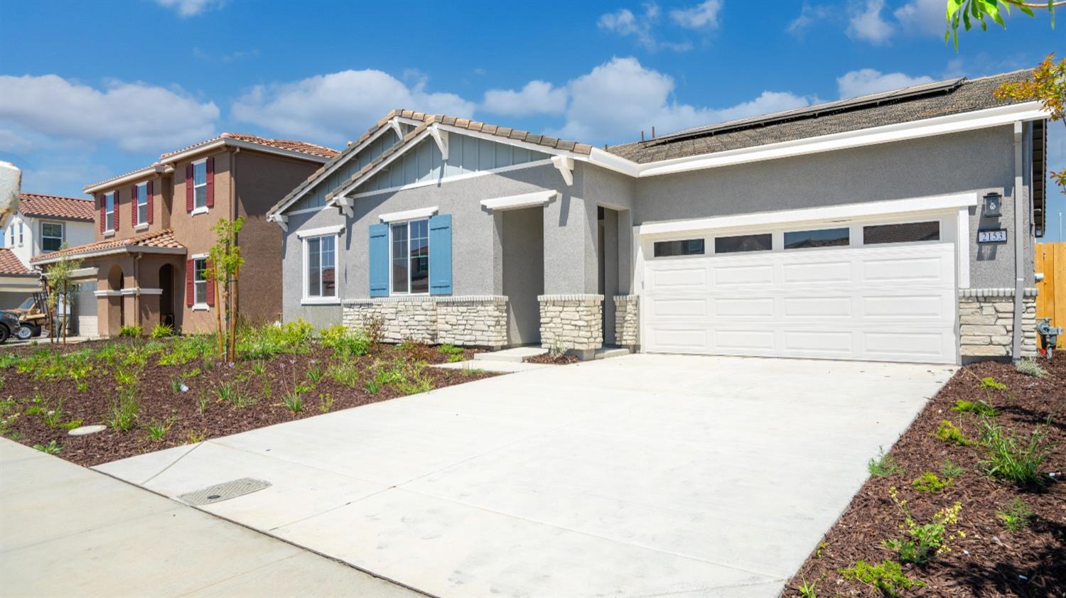 Detail Gallery Image 1 of 37 For 2153 Geneva Way, Manteca,  CA 95337 - 4 Beds | 2/1 Baths