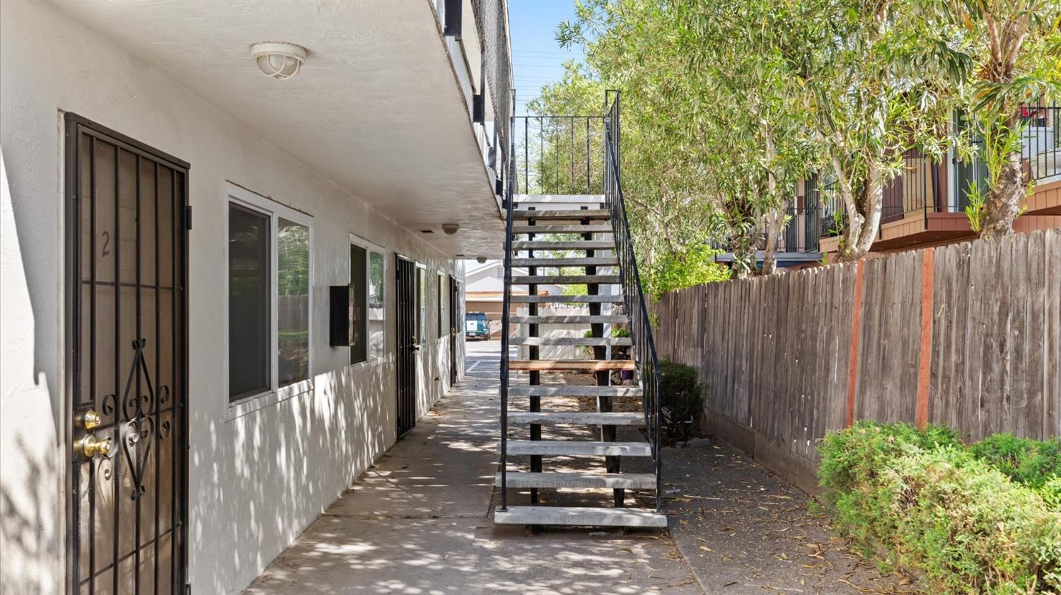 E Locust Street, Lodi, California image 18