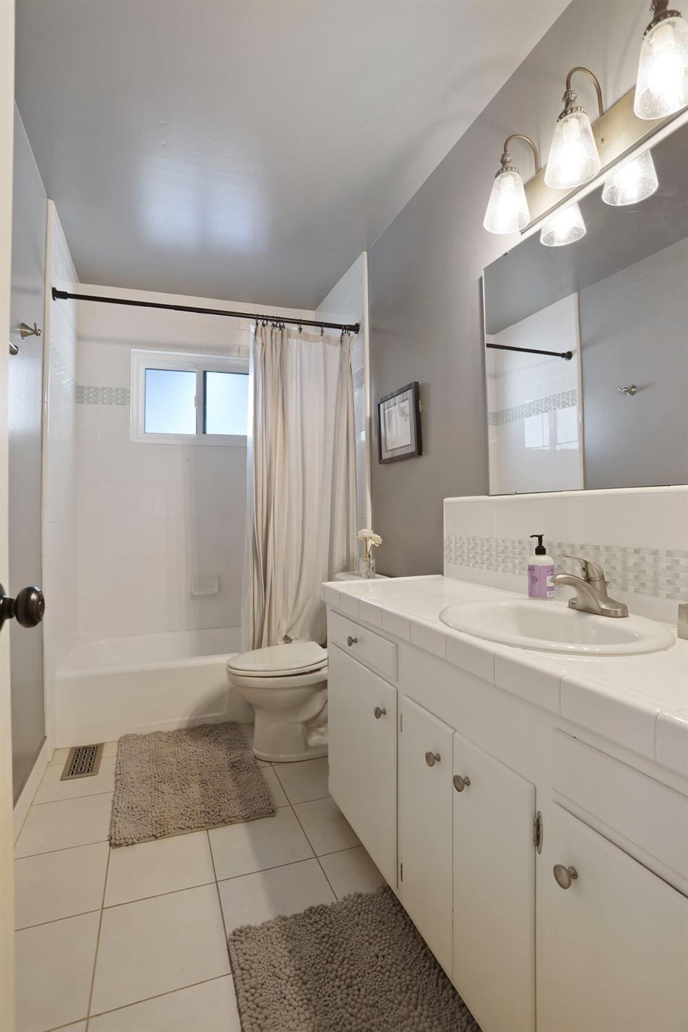 Vista Drive, Lodi, California image 19