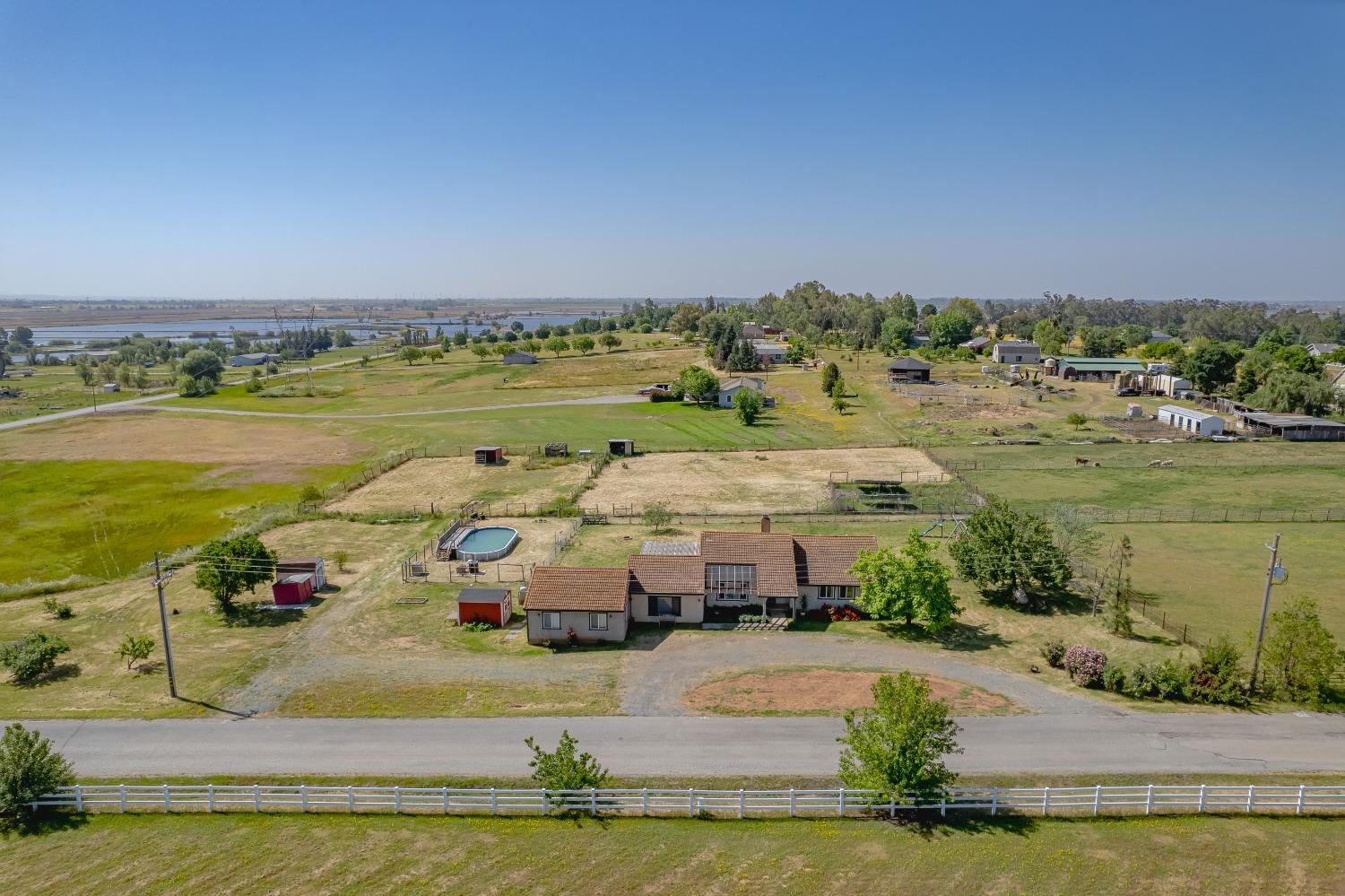 Detail Gallery Image 5 of 51 For 3218 Las Quintas Way, Marysville,  CA 95901 - 5 Beds | 2 Baths