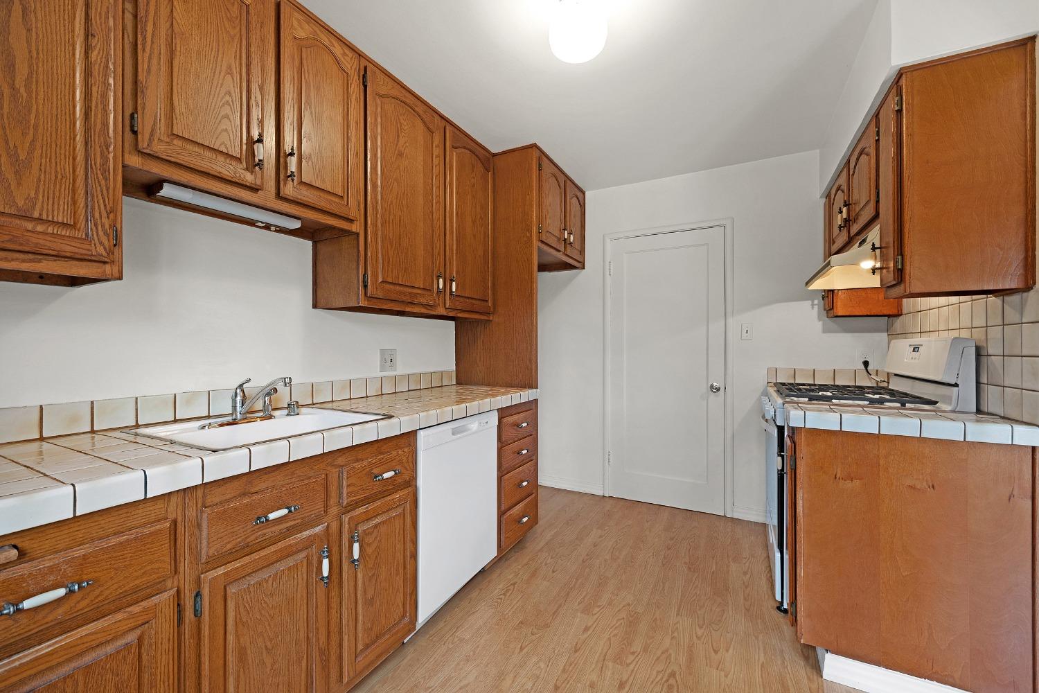 Detail Gallery Image 16 of 43 For 4436 Stanford Ave, Castro Valley,  CA 94546 - 3 Beds | 1 Baths