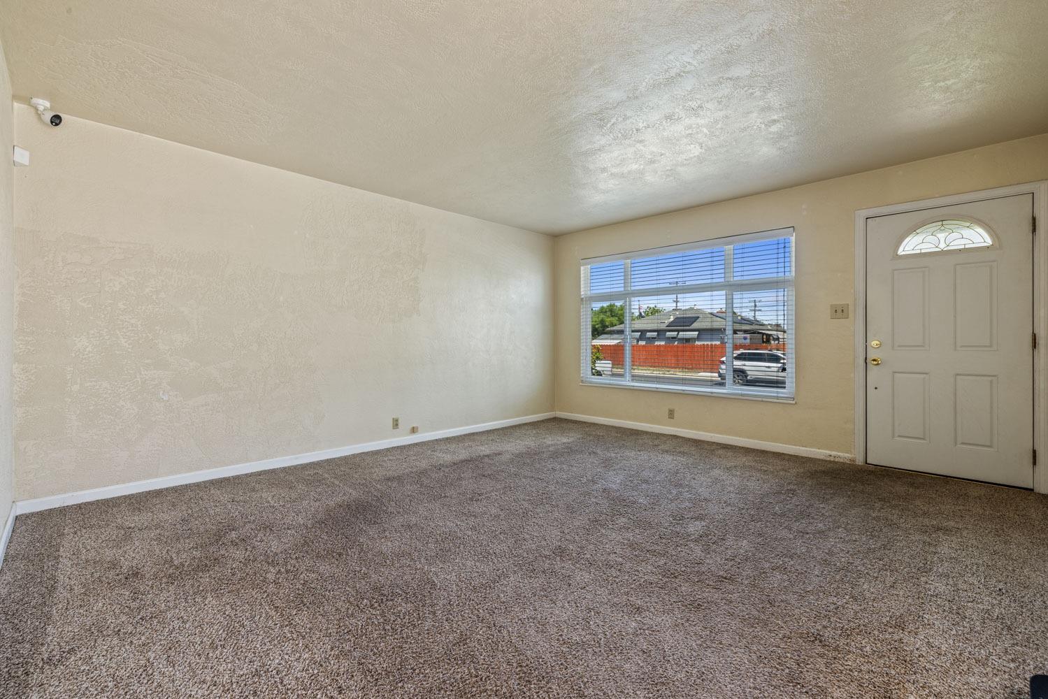 Detail Gallery Image 4 of 34 For 252 Martha St, Manteca,  CA 95337 - 3 Beds | 2 Baths