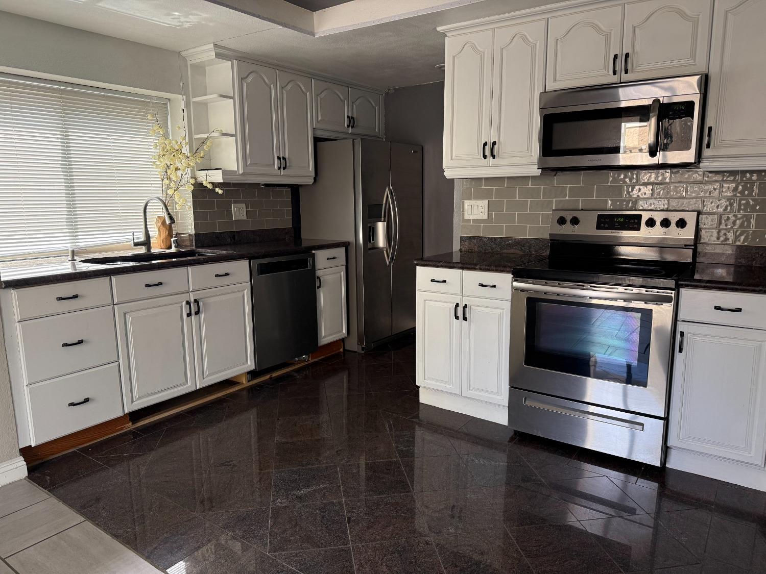 Photo #8: 225043468 Listing: Photo #8