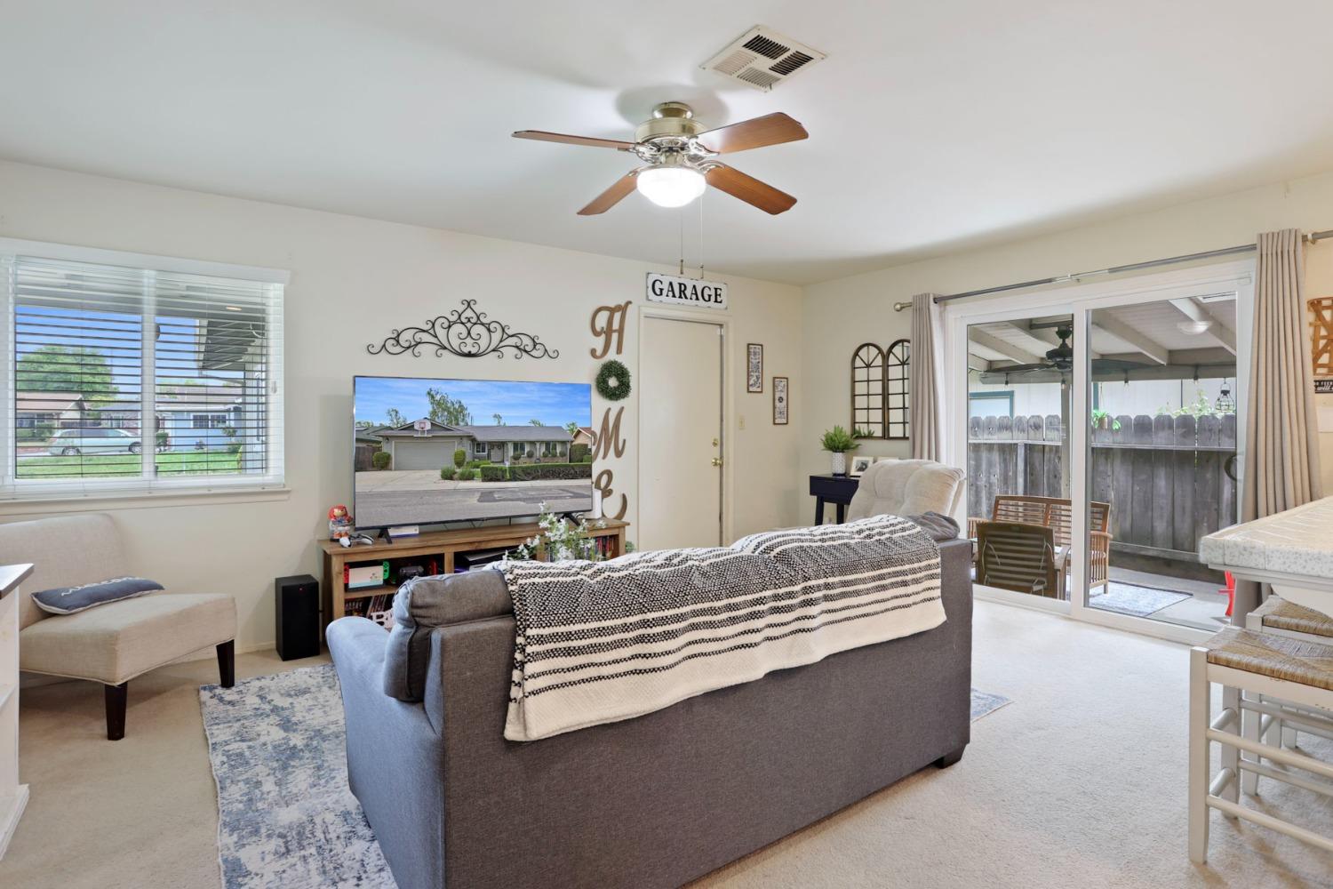 Detail Gallery Image 7 of 29 For 8039 Colonial Dr, Stockton,  CA 95209 - 3 Beds | 2 Baths