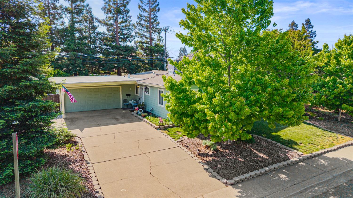 Detail Gallery Image 3 of 49 For 3701 Chamberlain Way, Carmichael,  CA 95608 - 3 Beds | 1/1 Baths