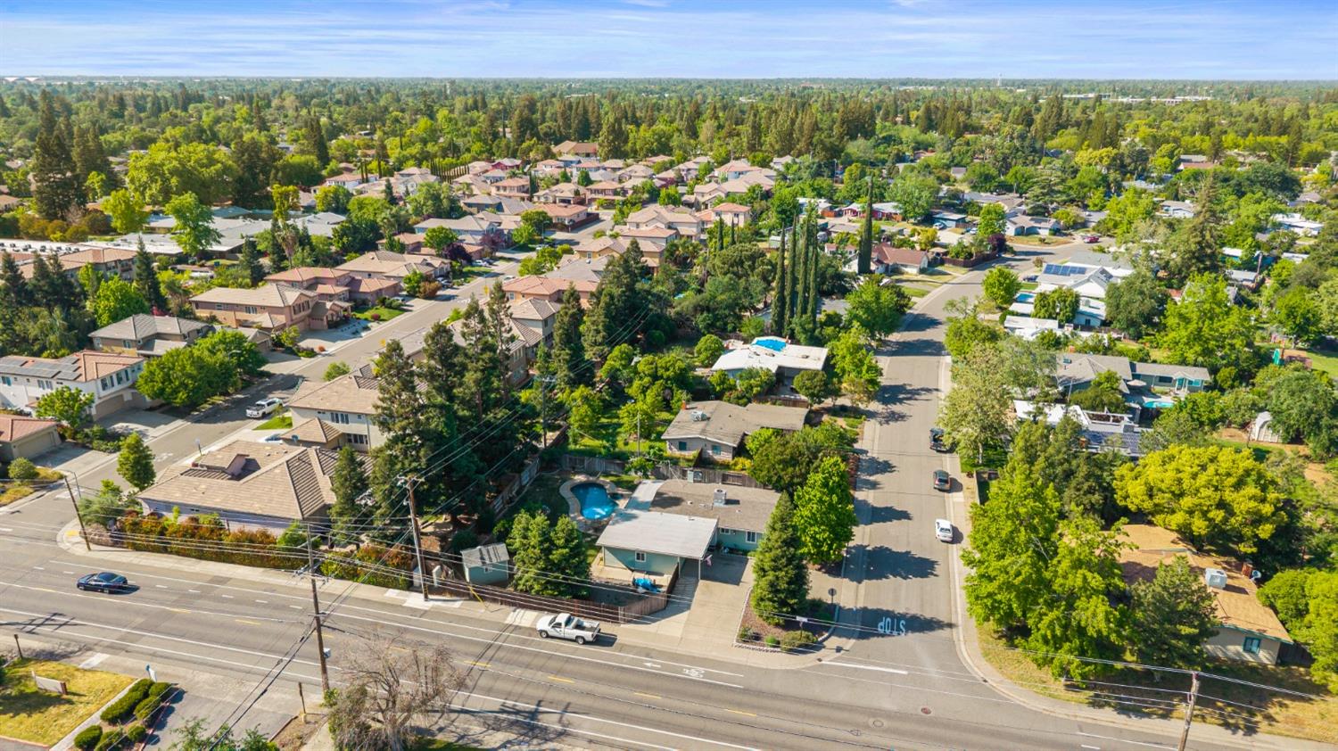 Detail Gallery Image 2 of 49 For 3701 Chamberlain Way, Carmichael,  CA 95608 - 3 Beds | 1/1 Baths