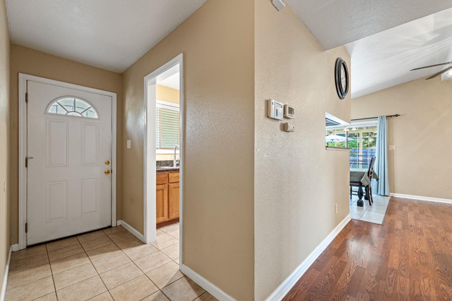 Detail Gallery Image 10 of 49 For 3701 Chamberlain Way, Carmichael,  CA 95608 - 3 Beds | 1/1 Baths