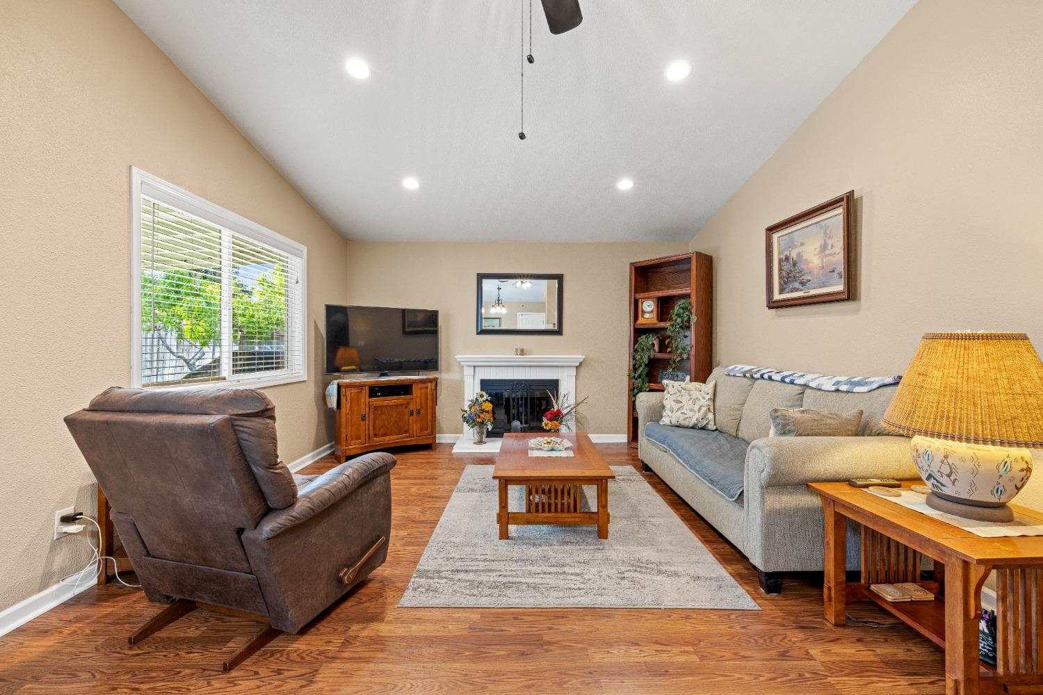Detail Gallery Image 13 of 49 For 3701 Chamberlain Way, Carmichael,  CA 95608 - 3 Beds | 1/1 Baths