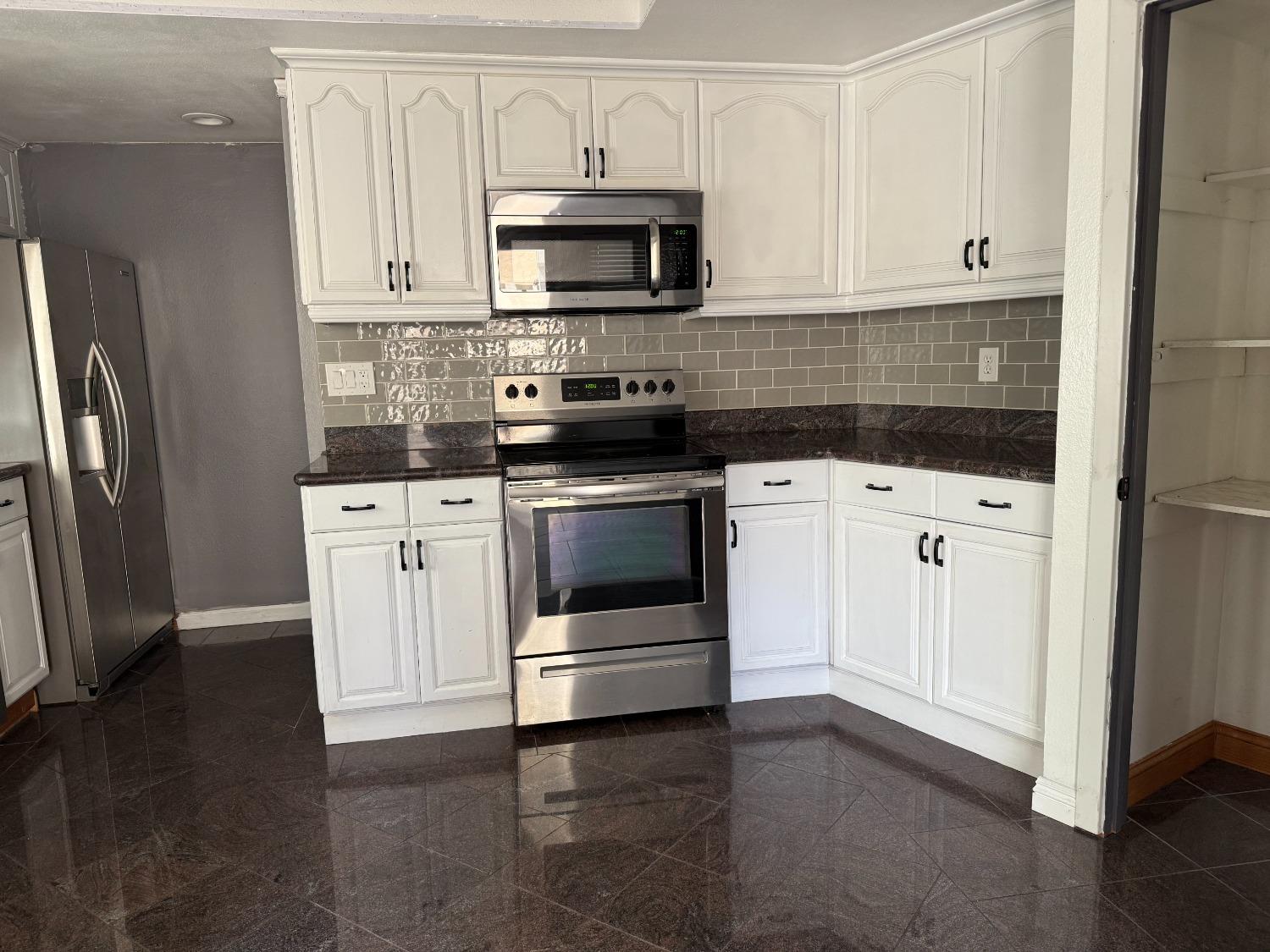 Photo #9: 225043468 Listing: Photo #9