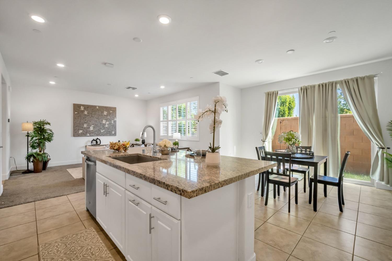 Detail Gallery Image 13 of 51 For 8960 Upbeat Way, Elk Grove,  CA 95757 - 3 Beds | 2/1 Baths