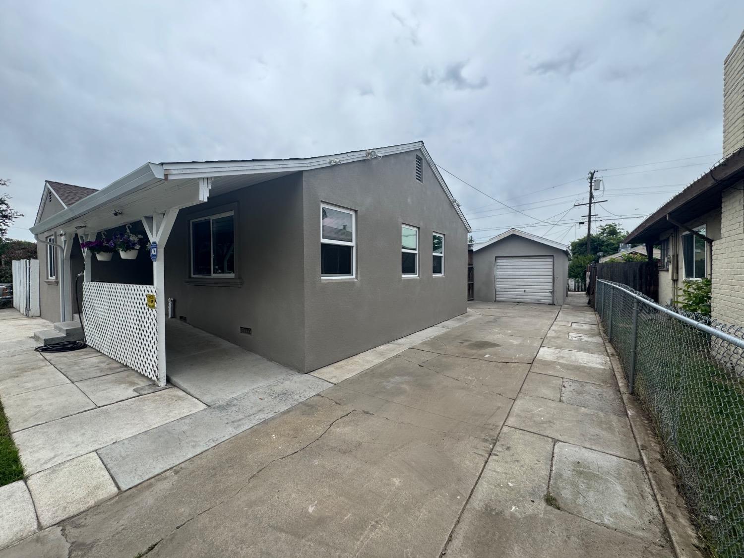 Detail Gallery Image 7 of 38 For 2448 E Flora St, Stockton,  CA 95205 - 2 Beds | 1 Baths