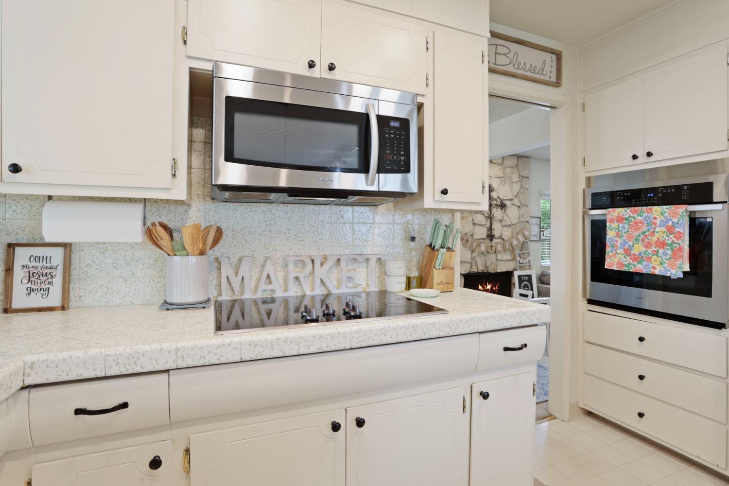 Detail Gallery Image 11 of 29 For 8039 Colonial Dr, Stockton,  CA 95209 - 3 Beds | 2 Baths