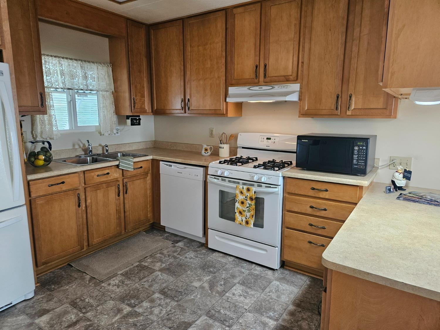 Detail Gallery Image 16 of 31 For 1608 Spruce Ct, Auburn,  CA 95603 - 2 Beds | 2 Baths
