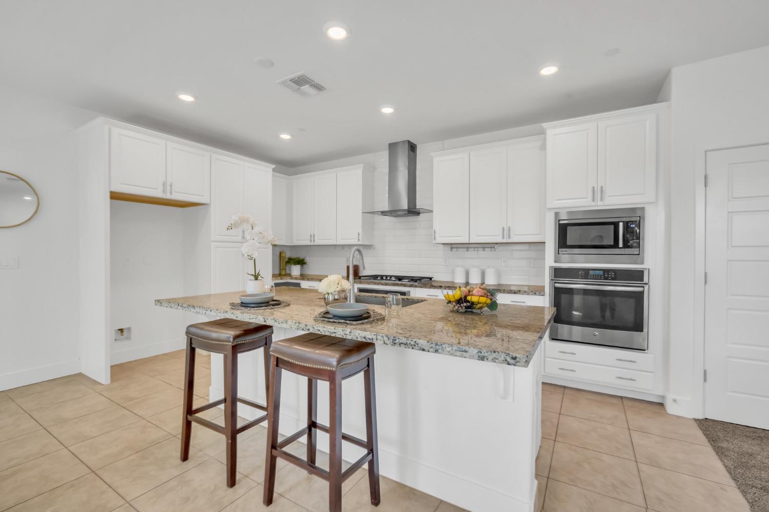 Detail Gallery Image 11 of 51 For 8960 Upbeat Way, Elk Grove,  CA 95757 - 3 Beds | 2/1 Baths