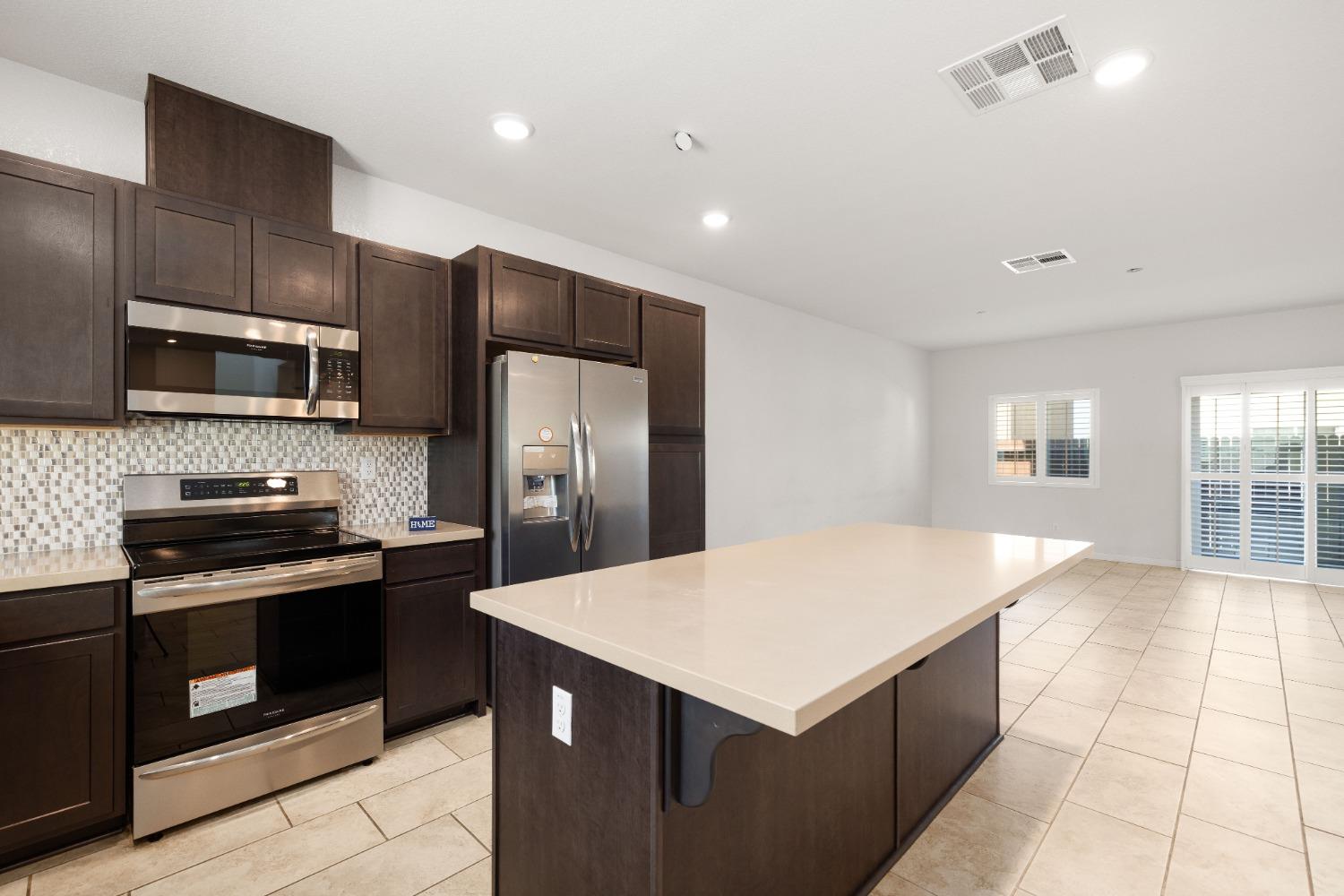 Rynders Way, Sacramento, California image 2