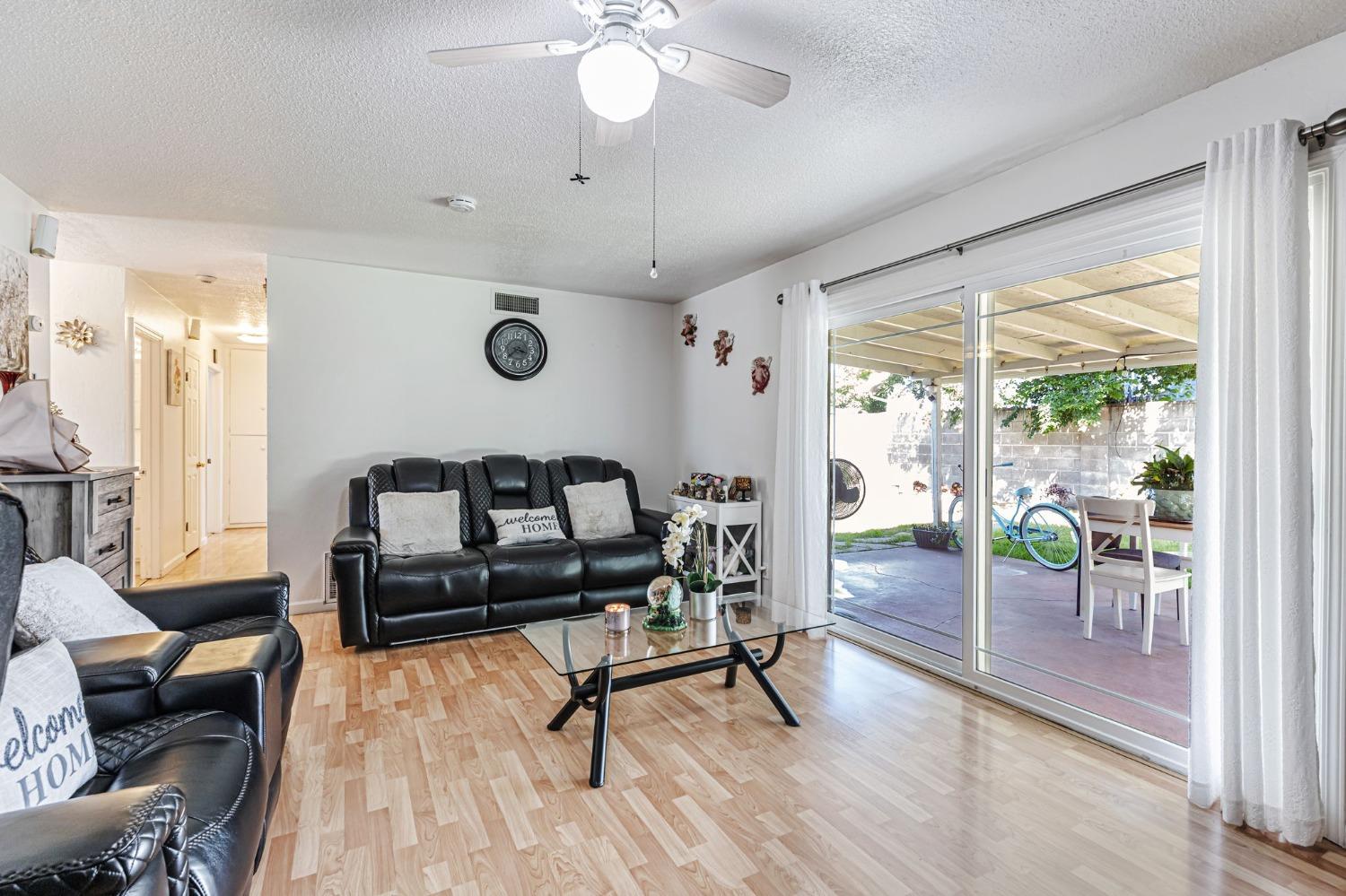 Detail Gallery Image 9 of 25 For 6629 Doreen Way, Sacramento,  CA 95823 - 3 Beds | 2 Baths