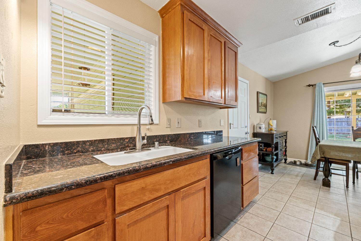 Detail Gallery Image 18 of 49 For 3701 Chamberlain Way, Carmichael,  CA 95608 - 3 Beds | 1/1 Baths