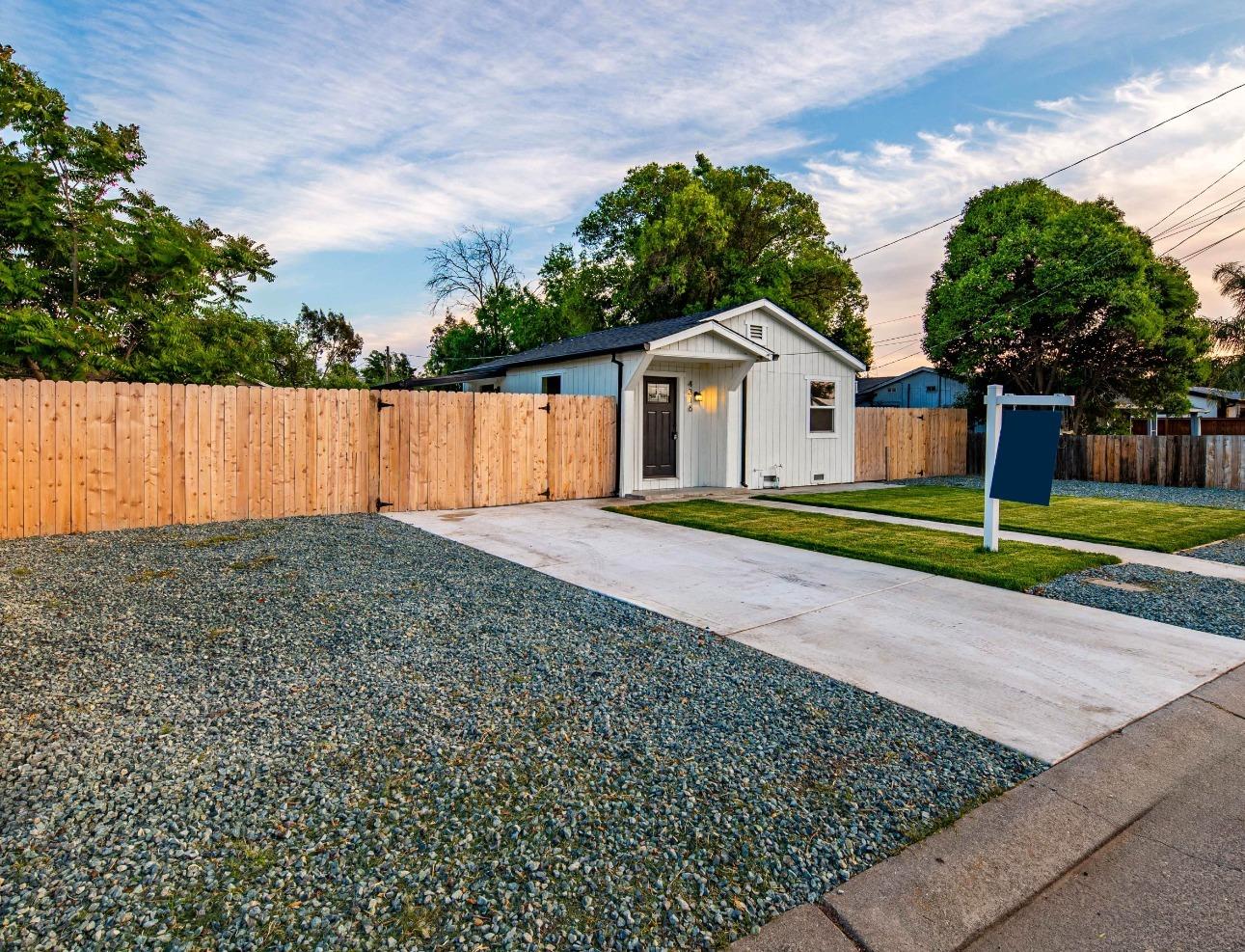 Section Avenue, Stockton, California image 2