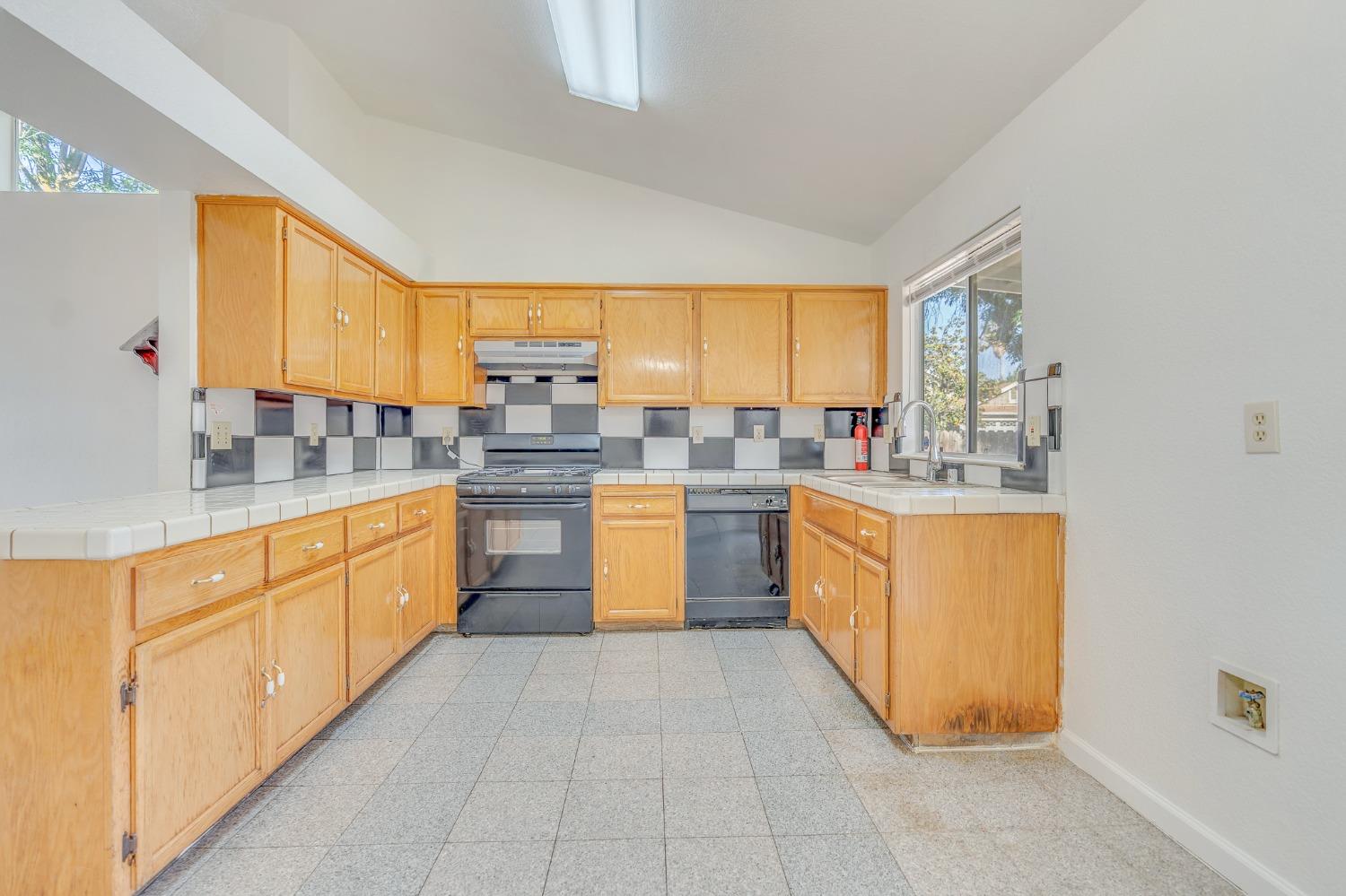 Detail Gallery Image 25 of 60 For 2267 Imperial Dr, Los Banos,  CA 93635 - 3 Beds | 2 Baths