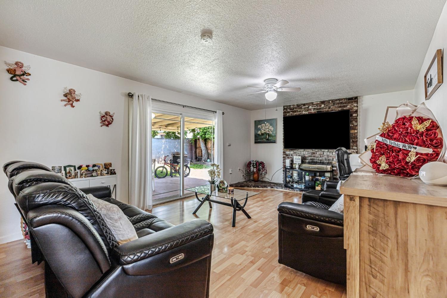 Detail Gallery Image 10 of 25 For 6629 Doreen Way, Sacramento,  CA 95823 - 3 Beds | 2 Baths