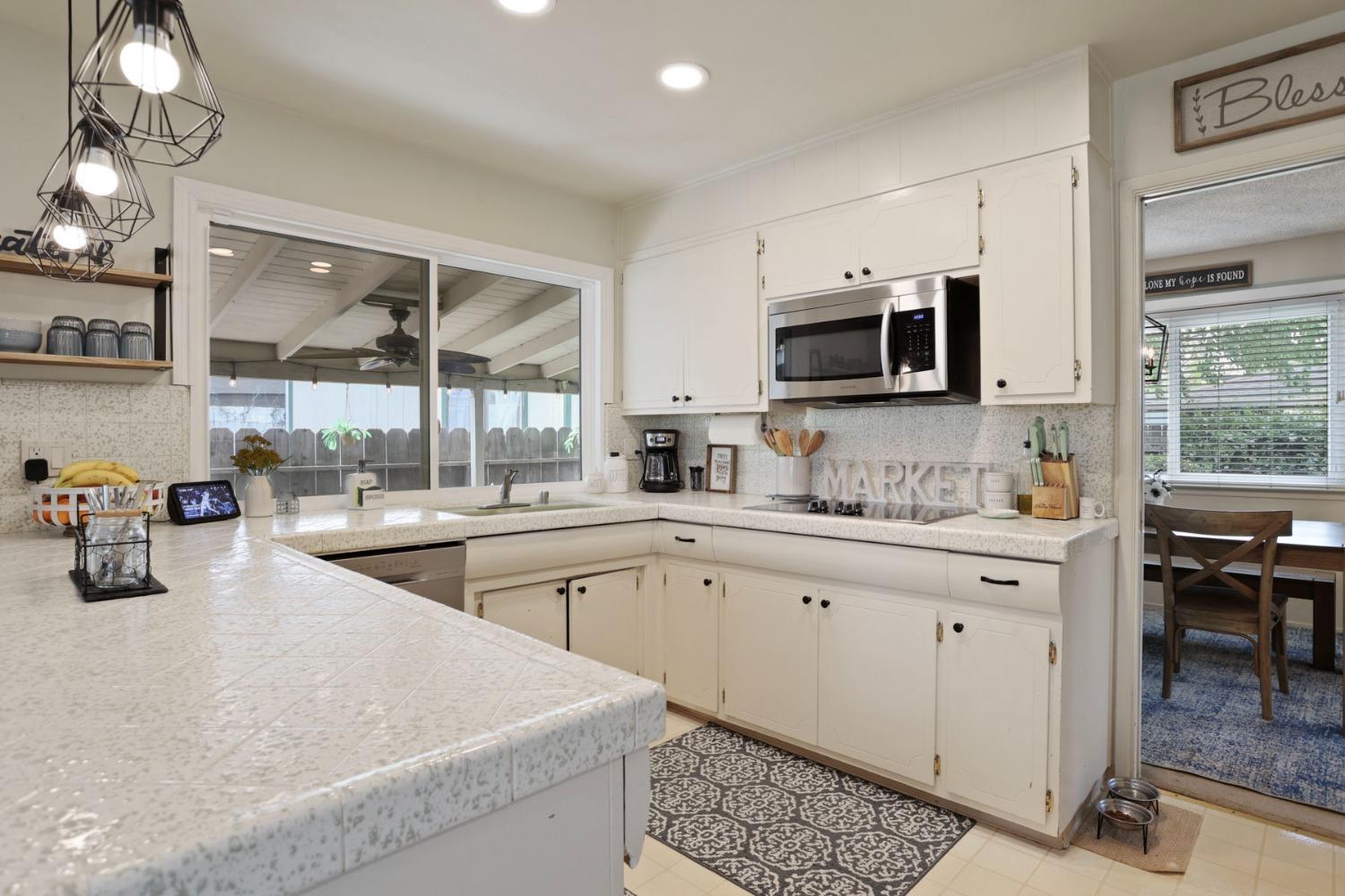 Detail Gallery Image 9 of 29 For 8039 Colonial Dr, Stockton,  CA 95209 - 3 Beds | 2 Baths