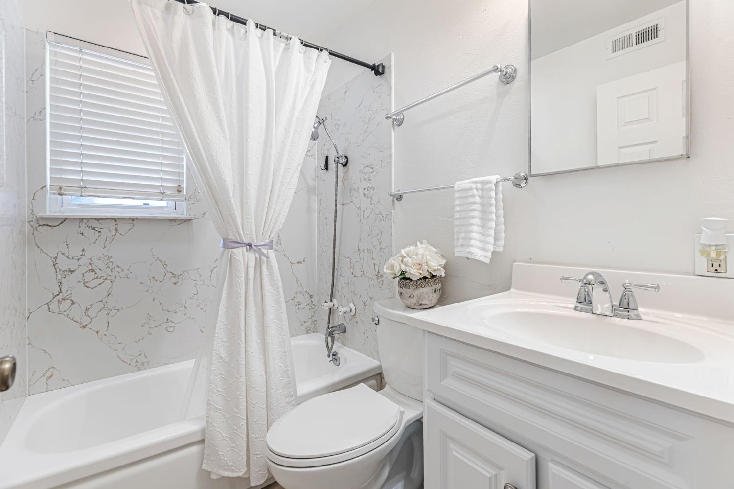 Detail Gallery Image 11 of 25 For 6629 Doreen Way, Sacramento,  CA 95823 - 3 Beds | 2 Baths