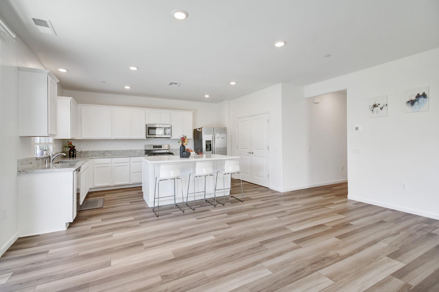 Detail Gallery Image 8 of 48 For 12759 Scholarly Way, Rancho Cordova,  CA 95742 - 4 Beds | 3 Baths