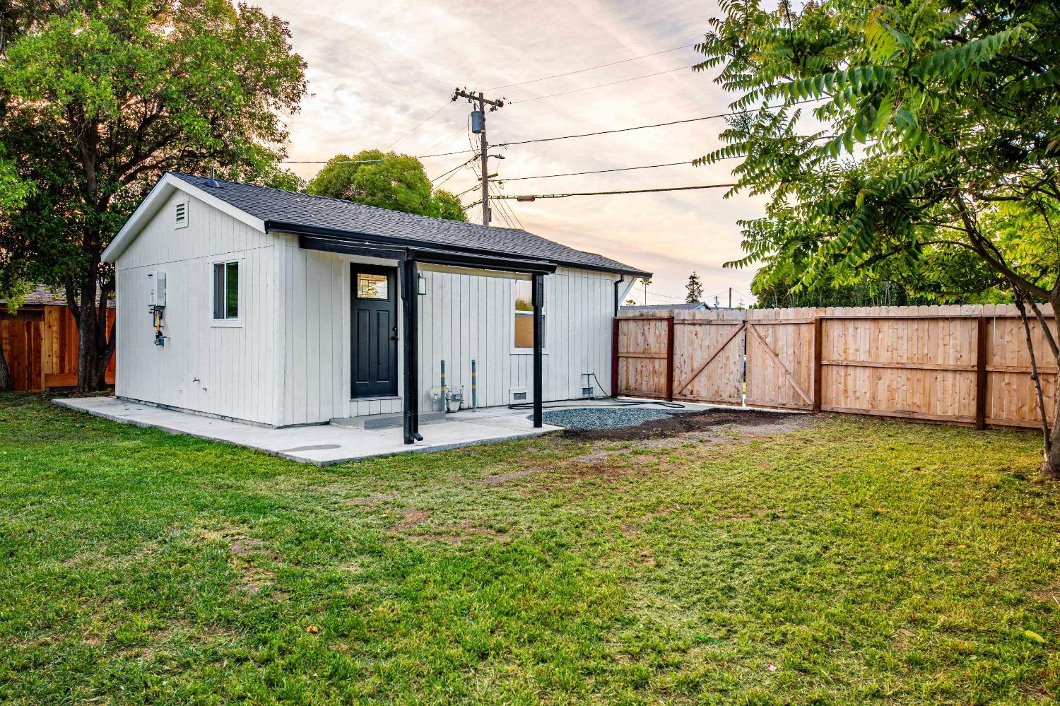 Section Avenue, Stockton, California image 26