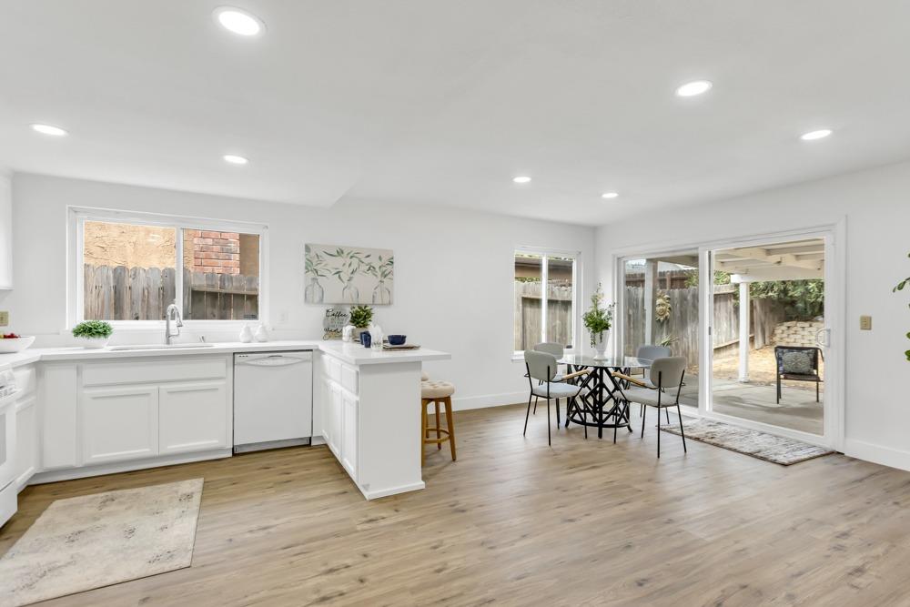 Deer Creek Drive, Sacramento, California image 9