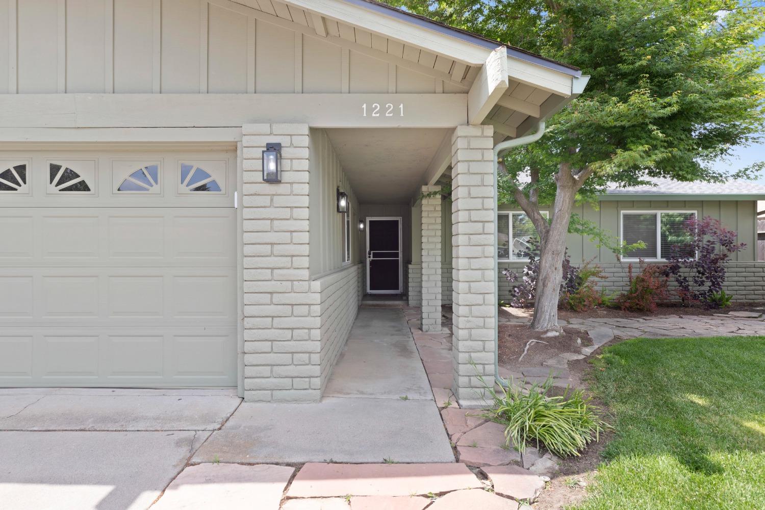 Detail Gallery Image 6 of 38 For 1221 Jill Ln, Modesto,  CA 95355 - 3 Beds | 2 Baths