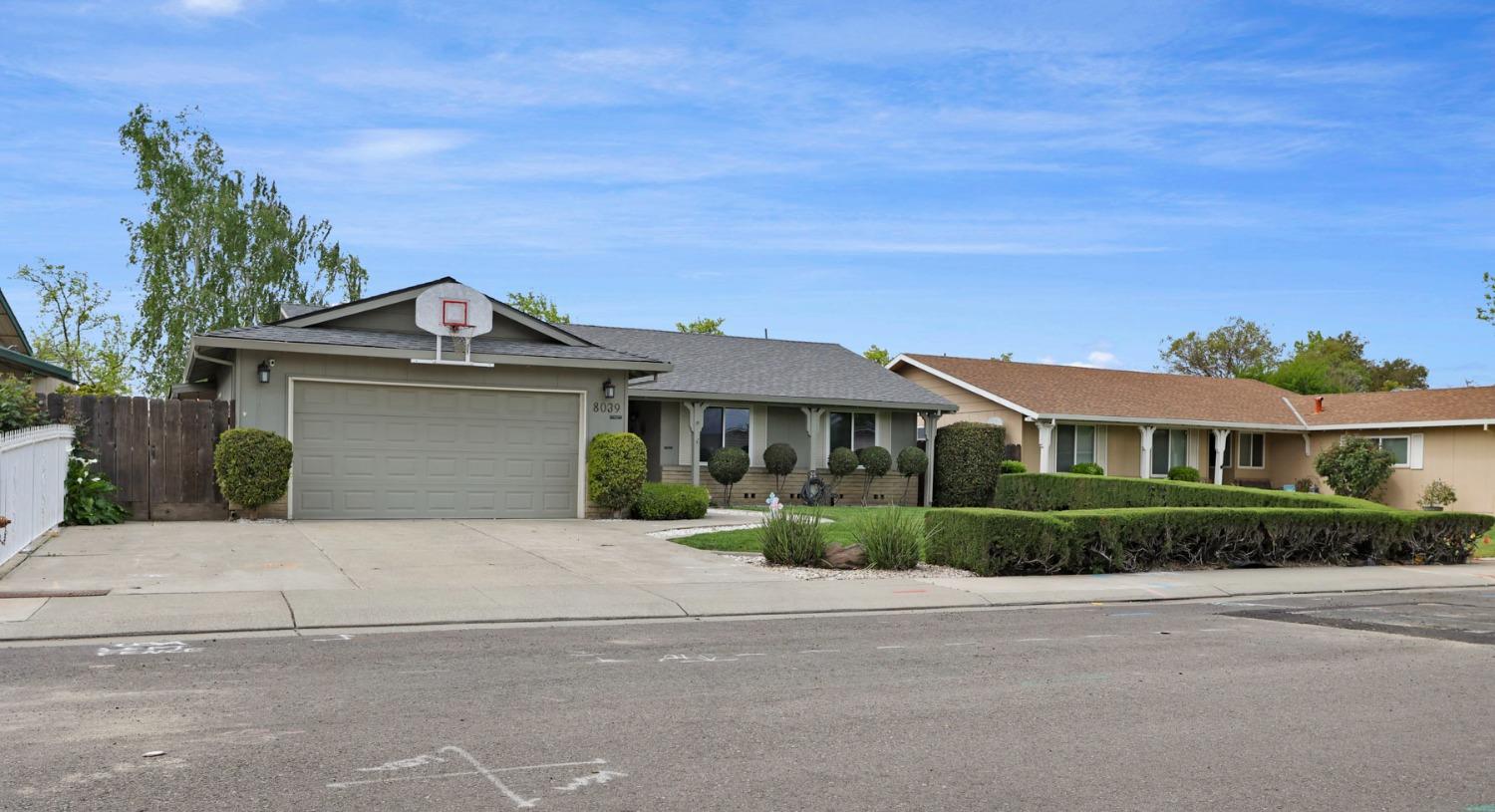 Detail Gallery Image 2 of 29 For 8039 Colonial Dr, Stockton,  CA 95209 - 3 Beds | 2 Baths