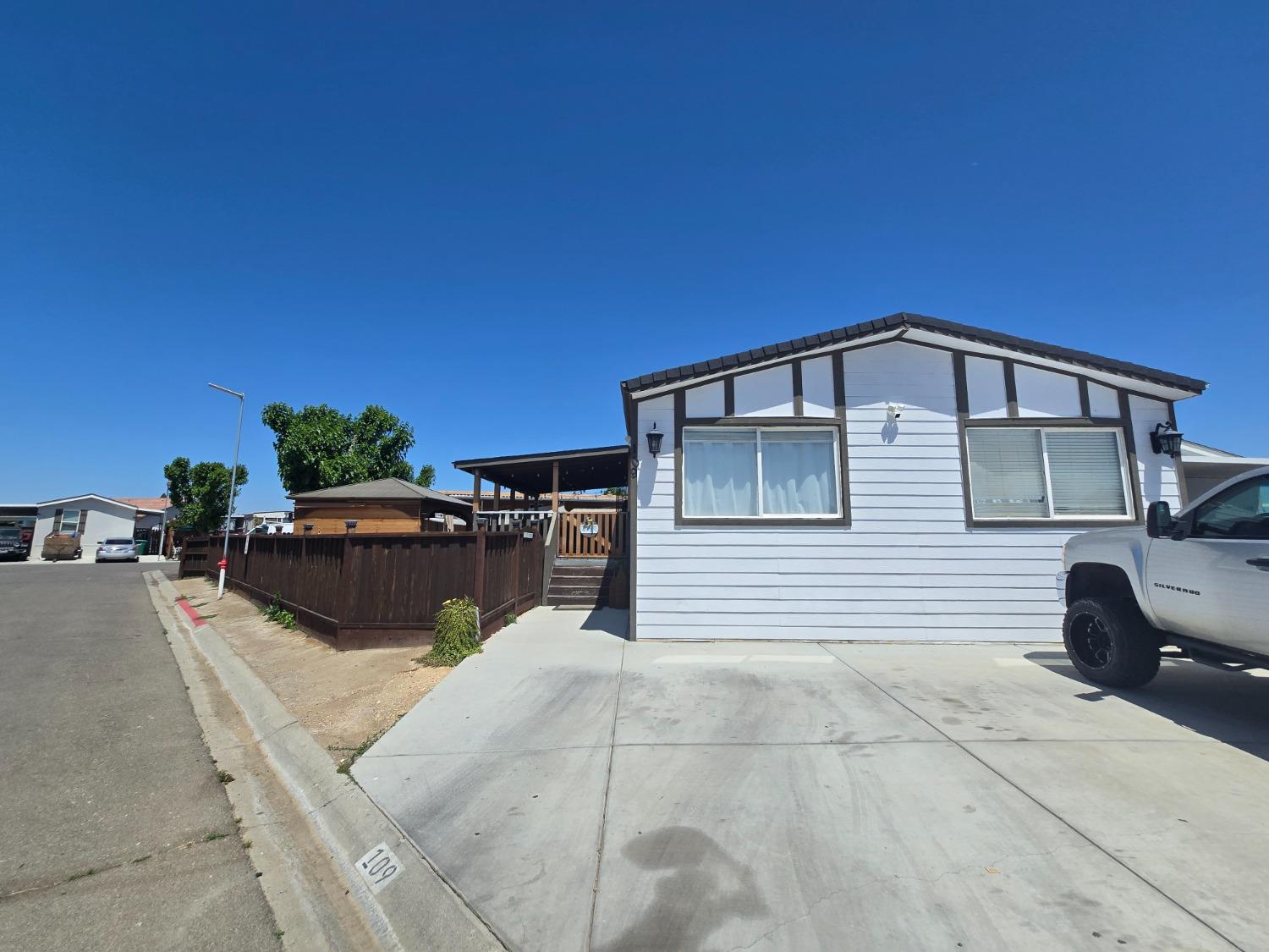 Detail Gallery Image 1 of 27 For 436 N Mercey Springs Rd 109, Los Banos,  CA 93635 - 3 Beds | 2 Baths