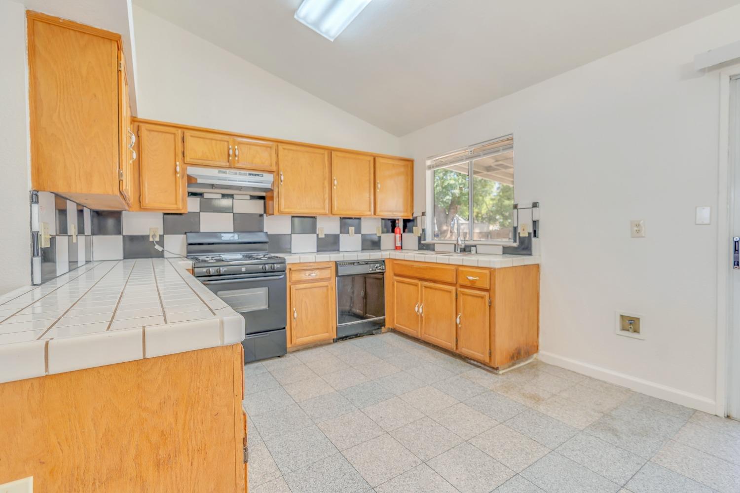 Detail Gallery Image 24 of 60 For 2267 Imperial Dr, Los Banos,  CA 93635 - 3 Beds | 2 Baths