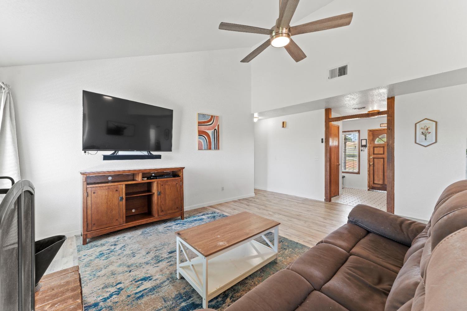 Detail Gallery Image 7 of 51 For 3218 Las Quintas Way, Marysville,  CA 95901 - 5 Beds | 2 Baths