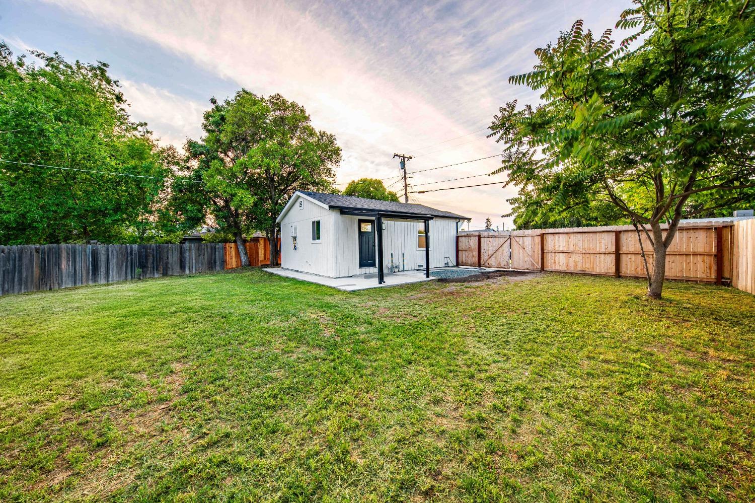 Section Avenue, Stockton, California image 25