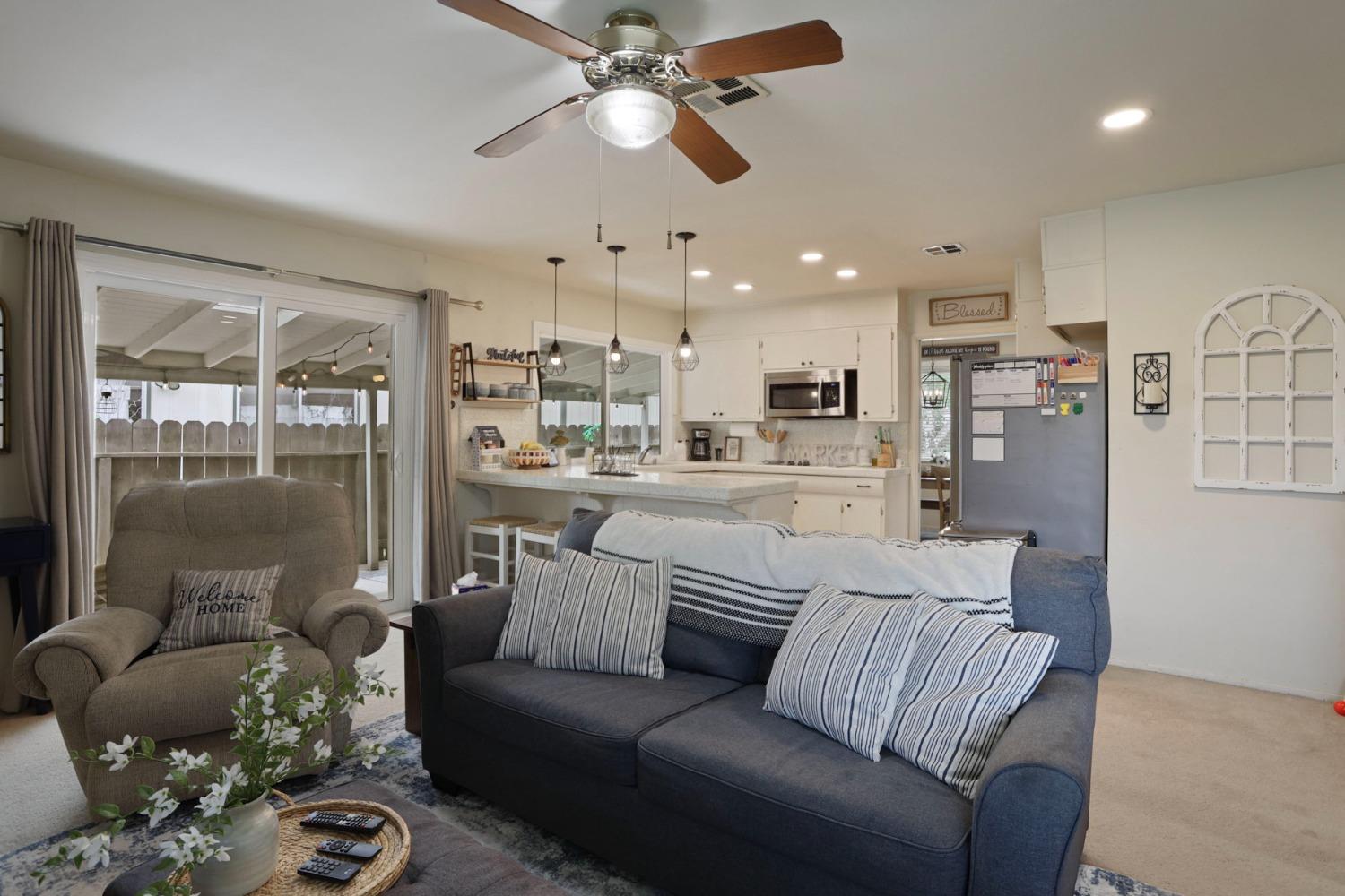 Detail Gallery Image 6 of 29 For 8039 Colonial Dr, Stockton,  CA 95209 - 3 Beds | 2 Baths