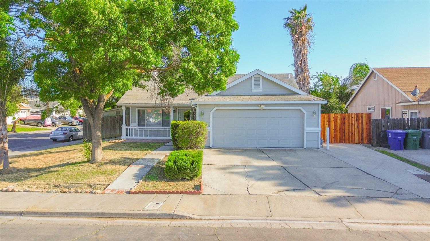 Detail Gallery Image 3 of 60 For 2267 Imperial Dr, Los Banos,  CA 93635 - 3 Beds | 2 Baths