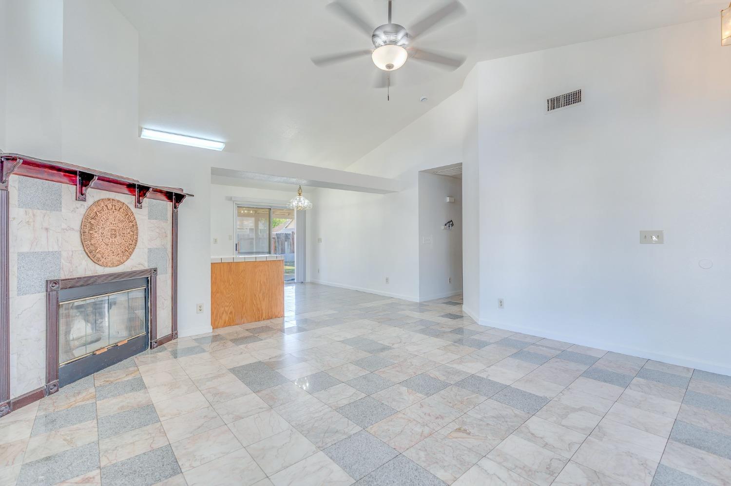 Detail Gallery Image 18 of 60 For 2267 Imperial Dr, Los Banos,  CA 93635 - 3 Beds | 2 Baths