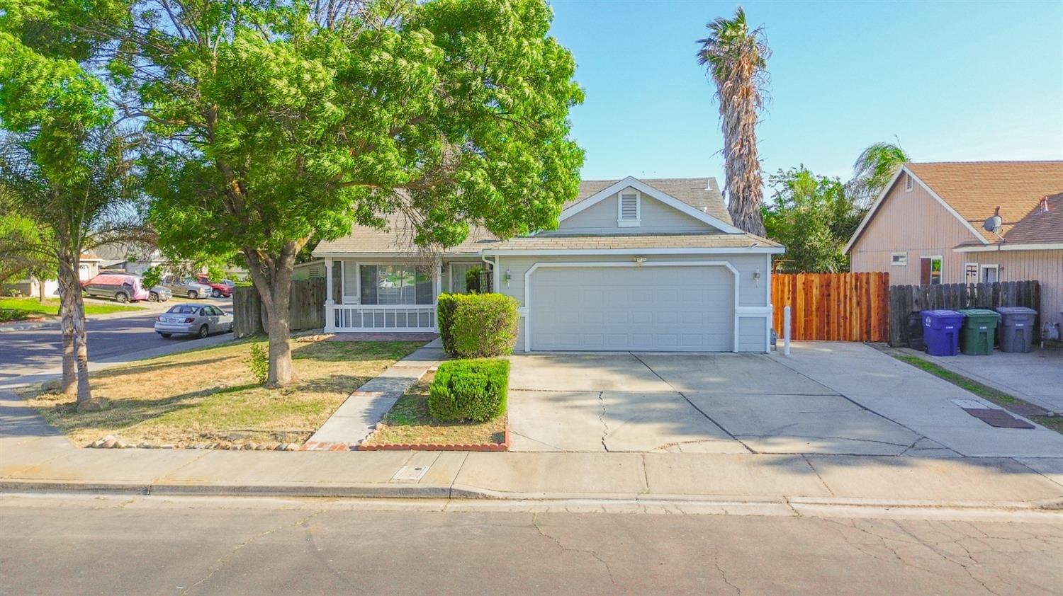 Detail Gallery Image 1 of 60 For 2267 Imperial Dr, Los Banos,  CA 93635 - 3 Beds | 2 Baths