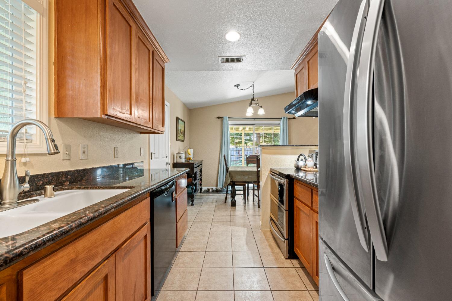 Detail Gallery Image 17 of 49 For 3701 Chamberlain Way, Carmichael,  CA 95608 - 3 Beds | 1/1 Baths