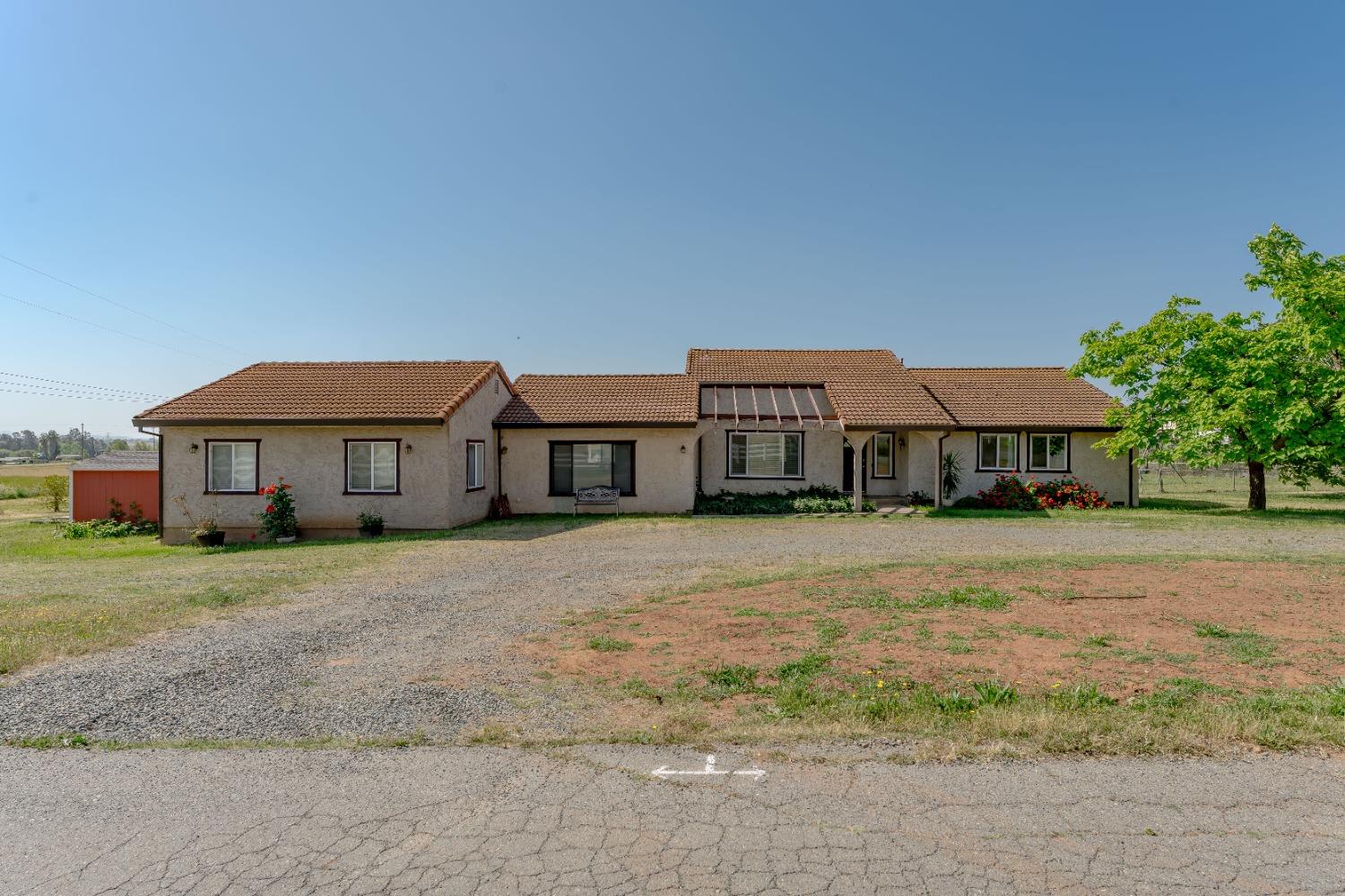 Detail Gallery Image 4 of 51 For 3218 Las Quintas Way, Marysville,  CA 95901 - 5 Beds | 2 Baths