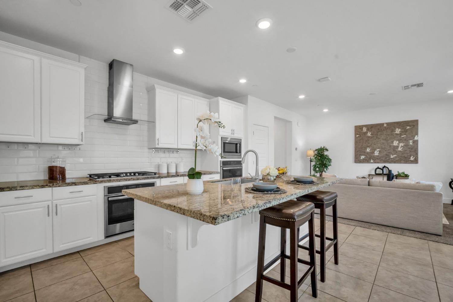 Detail Gallery Image 14 of 51 For 8960 Upbeat Way, Elk Grove,  CA 95757 - 3 Beds | 2/1 Baths