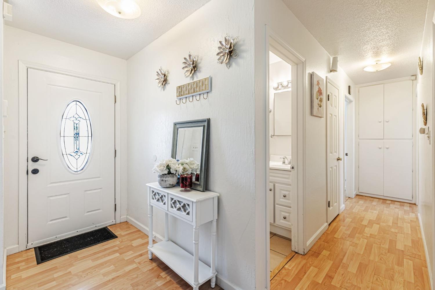 Detail Gallery Image 3 of 25 For 6629 Doreen Way, Sacramento,  CA 95823 - 3 Beds | 2 Baths