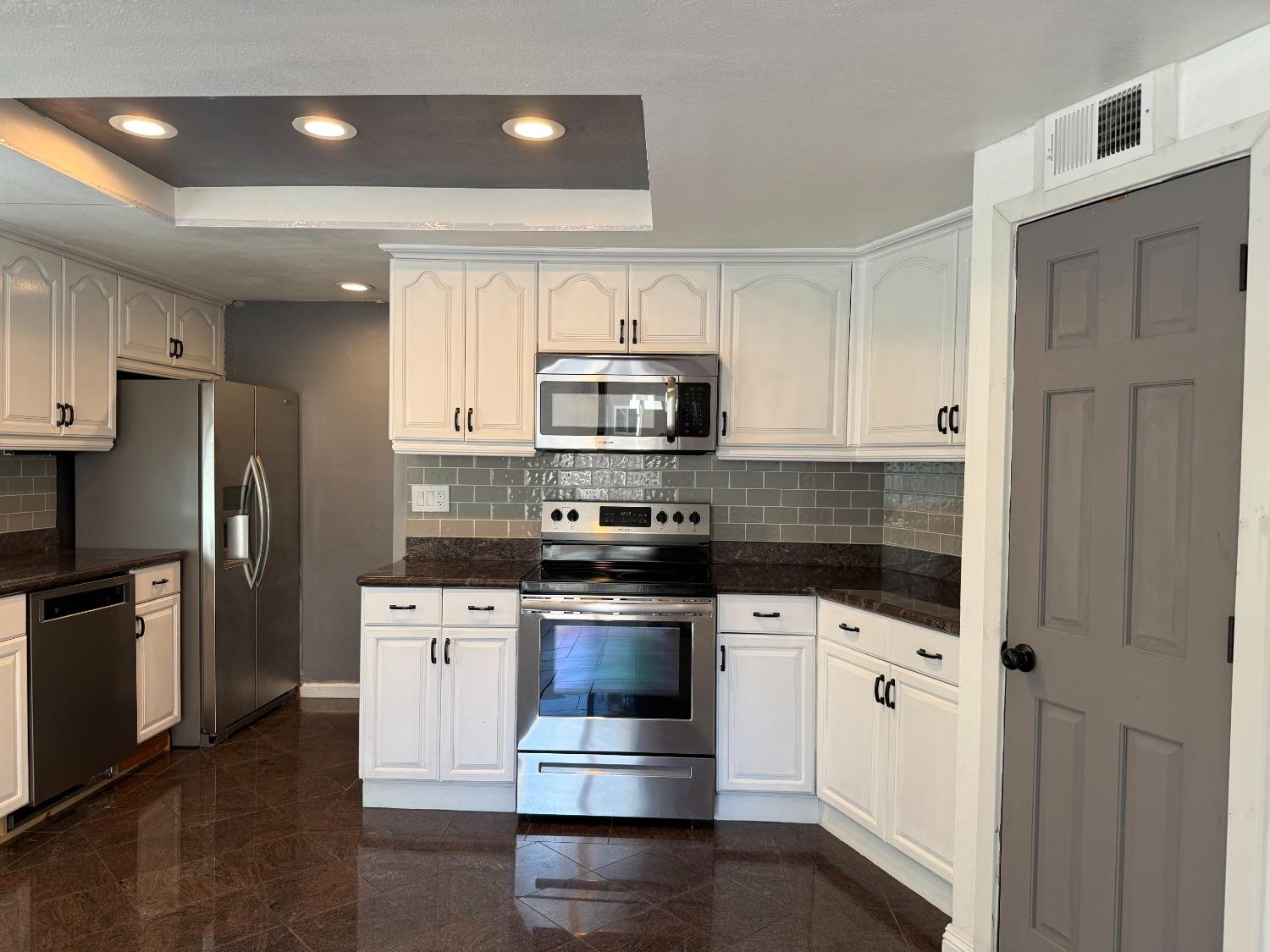 Photo #10: 225043468 Listing: Photo #10
