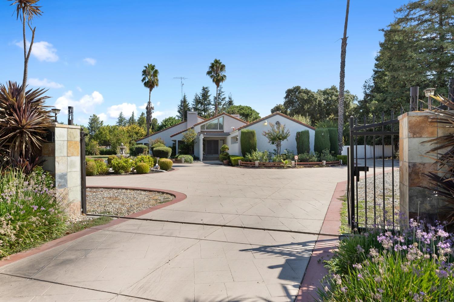 Capewood Lane, Stockton, California image 2