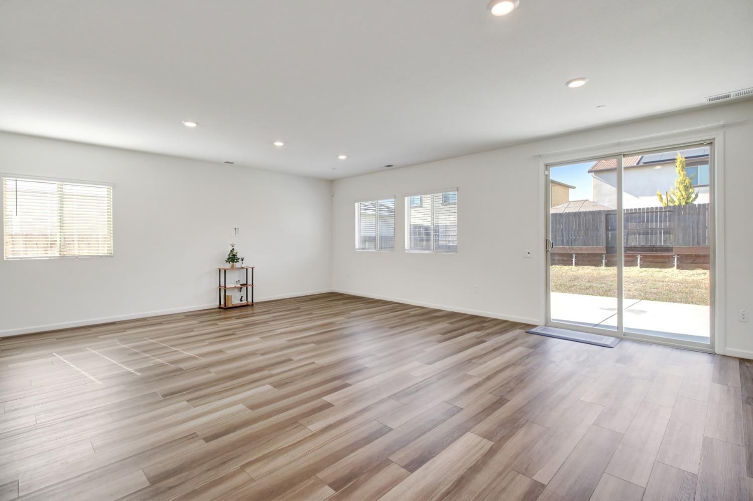 Detail Gallery Image 5 of 48 For 12759 Scholarly Way, Rancho Cordova,  CA 95742 - 4 Beds | 3 Baths