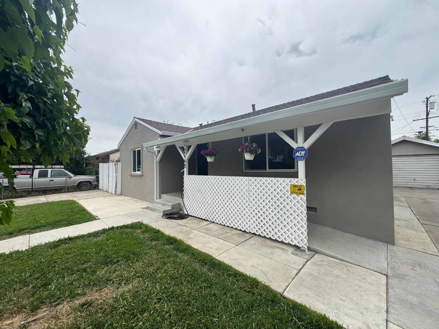 Detail Gallery Image 2 of 38 For 2448 E Flora St, Stockton,  CA 95205 - 2 Beds | 1 Baths